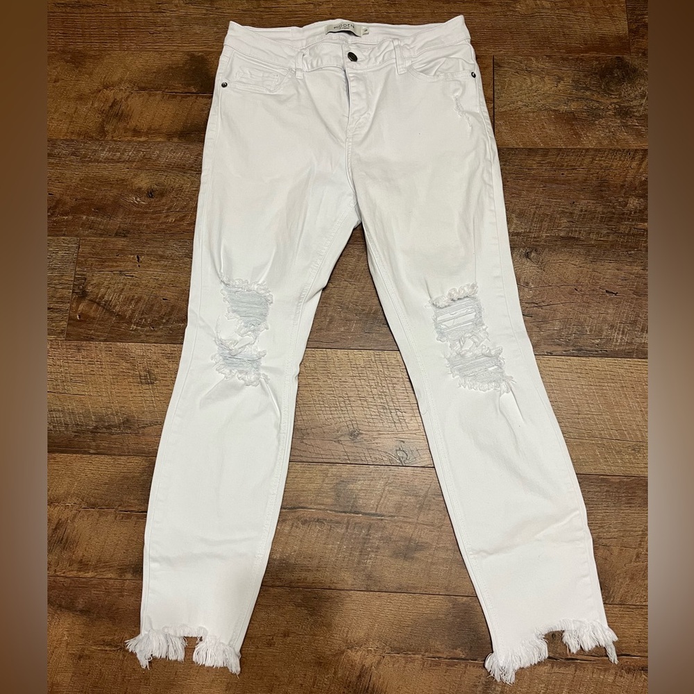 Ladies white Hidden jeans. Size 29.